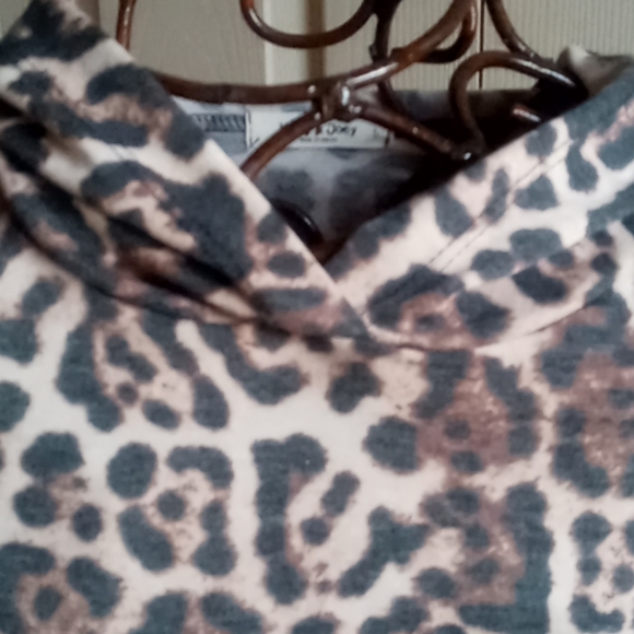 Top - Picture 2 of 4